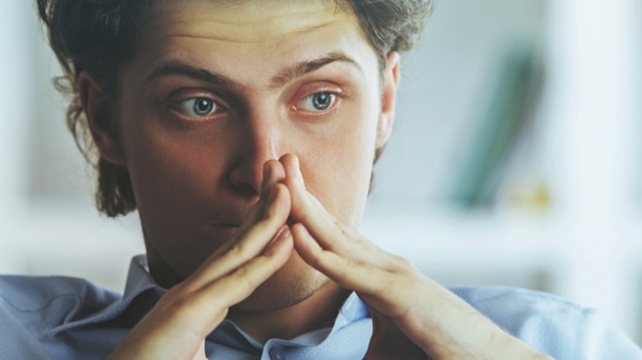 Är du orolig att din kollega har alkoholproblem? Så kan du hjälpa!