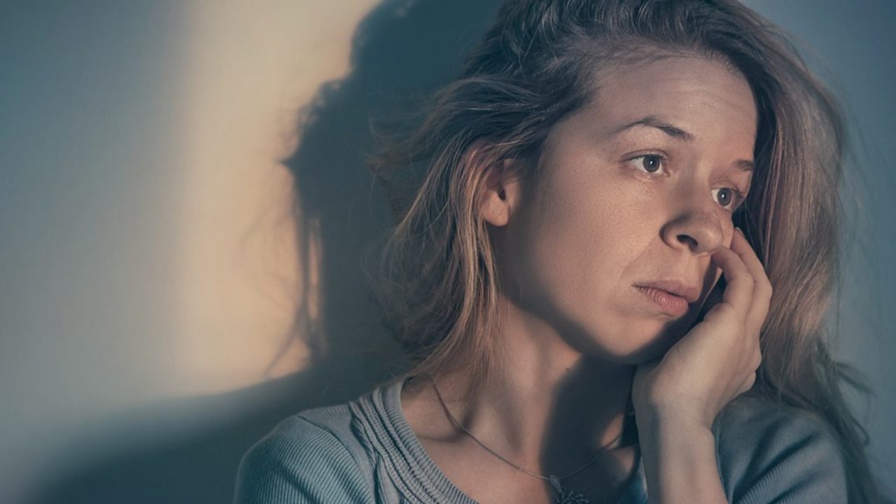 I skuggan av pandemin härjar beroendet fritt och relationen mellan chef och medarbetare försvagas